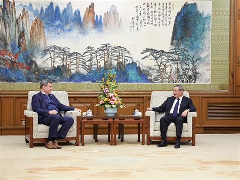[图片]用户在手机上流畅播放高清电影的示意图